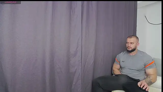 Snapshot of RickyMiami1 chatting on December 21, 2025, 12:51 pm RickyMiami1 online show from December 21, 2025, 12:51 pm