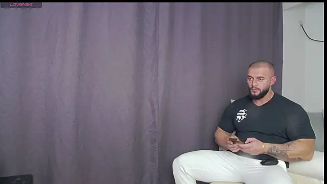 RickyMiami1 online show from November 20, 2025, 7:47 pm