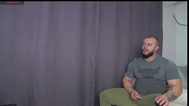 Snapshot of RickyMiami1 chatting on December 1, 2025, 6:31 pm RickyMiami1 online show from December 1, 2025, 6:31 pm