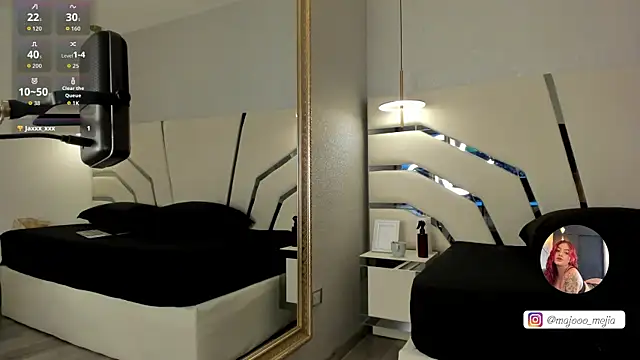 Julieth Rojas online show from September 9, 2025, 4:33 am