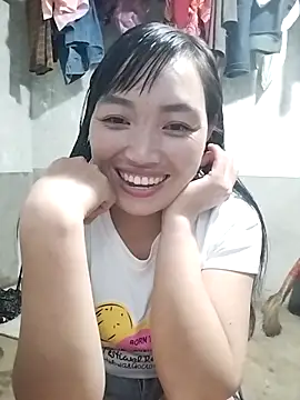 Snapshot of susu-00 chatting on October 14, 2025, 2:28 pm susu-00 online show from October 14, 2025, 2:28 pm