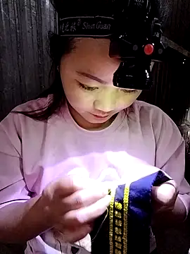 lusy-000 online show from October 27, 2025, 7:42 am