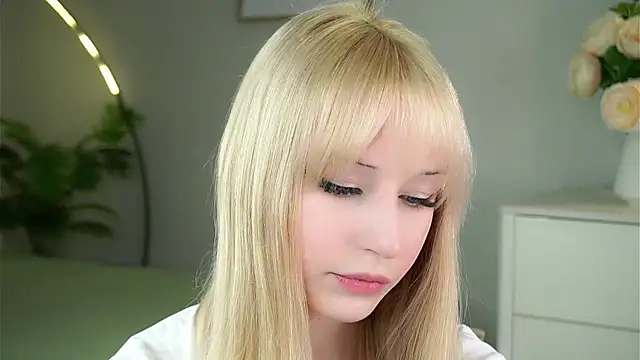 MarciDarugar online show from December 22, 2025, 3:12 pm