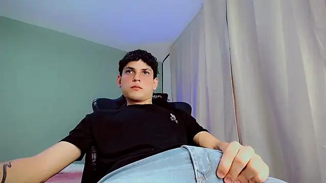 dilan hott  online show from September 10, 2025, 8:19 pm