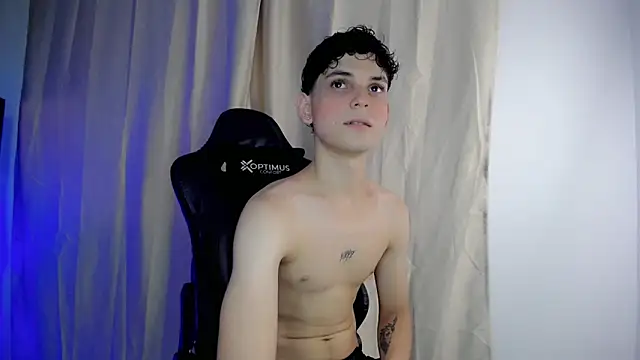 dilan hott  online show from October 23, 2025, 8:29 pm