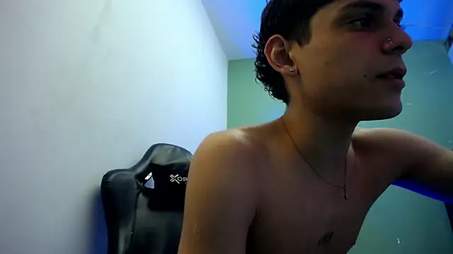 dilan hott  online show from January 12, 2026, 8:04 pm