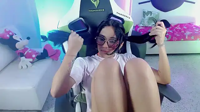 mishel hott online show from September 19, 2025, 9:19 pm