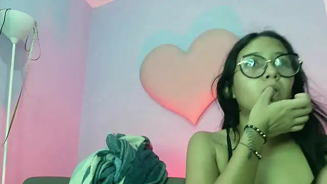 mishel hott online show from November 14, 2025, 8:01 pm