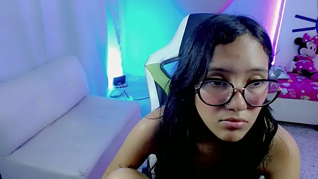 mishel hott online show from October 14, 2025, 8:42 pm