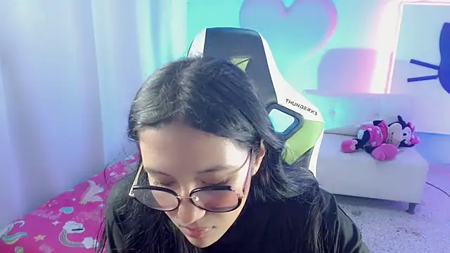 mishel hott online show from October 9, 2025, 8:42 pm