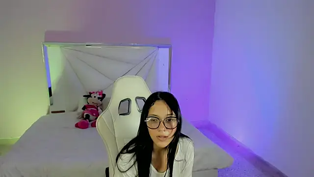 mishel hott online show from September 13, 2025, 8:42 pm