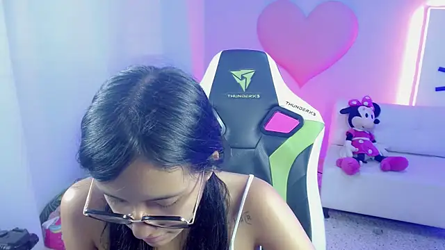 mishel hott online show from October 5, 2025, 8:21 pm