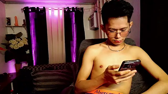 Skinny CumLoader69 online show from February 26, 2026, 8:31 pm