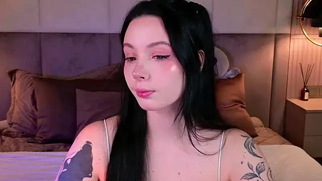 Goldy Stark online show from October 5, 2025, 8:43 pm