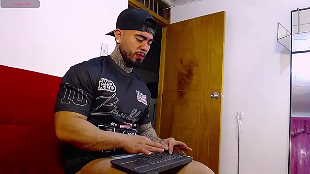 tommyblessd1 online show from July 6, 2026, 5:36 am