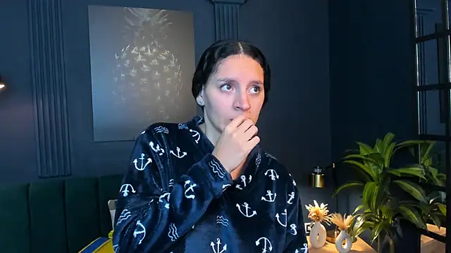 aliceandsia online show from September 18, 2025, 1:41 am