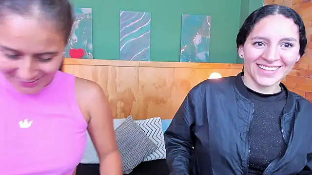 aliceandsia online show from November 5, 2025, 7:17 pm