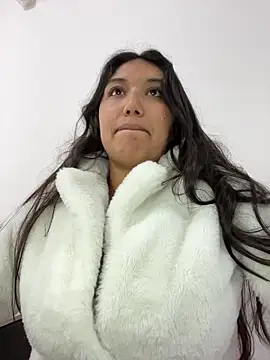 SharaRous online show from February 24, 2026, 5:03 pm