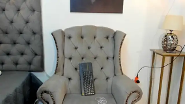 nahiroby ebony online show from October 24, 2025, 7:02 pm