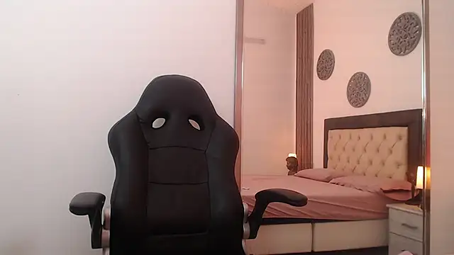 Red kytty6 online show from October 28, 2025, 7:57 pm