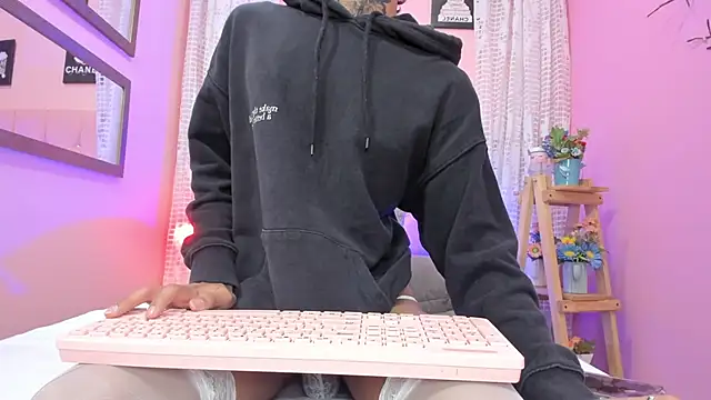 Liam evvan online show from December 16, 2025, 3:00 am