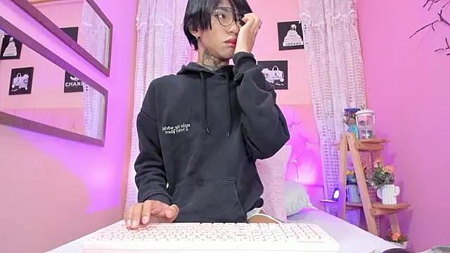 Liam evvan online show from February 4, 2026, 3:12 am