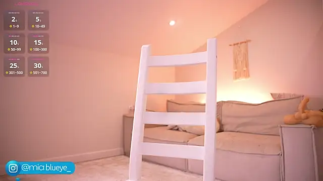 Miablueye online show from October 19, 2025, 10:23 pm