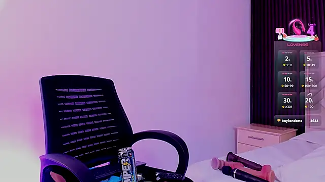 MiaaFarrel online show from October 26, 2025, 8:15 am