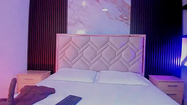 MiaaFarrel online show from September 24, 2025, 7:20 pm