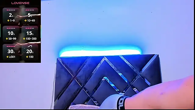 ArnoldSexy  online show from October 22, 2025, 5:56 pm