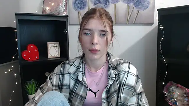 JuiceLips   online show from November 19, 2025, 1:55 pm