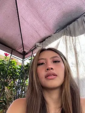 KloePink  online show from December 1, 2025, 1:45 pm