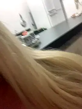 loiragoxtosinnha online show from November 16, 2025, 9:41 pm