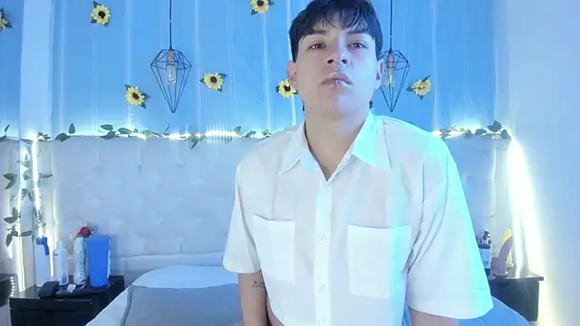 AleAurarashi online show from October 19, 2025, 4:04 am