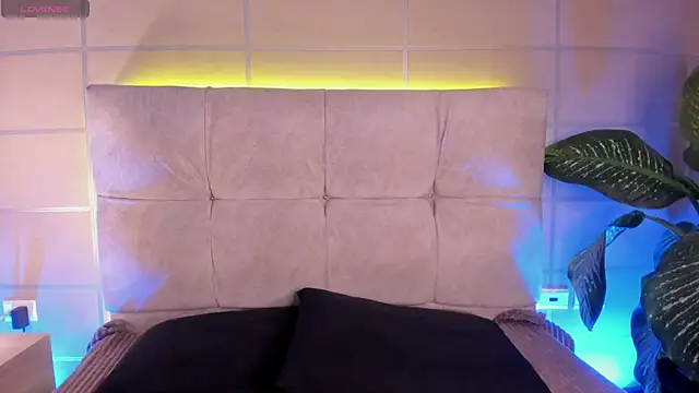 Luna Moo  online show from October 3, 2025, 4:25 am