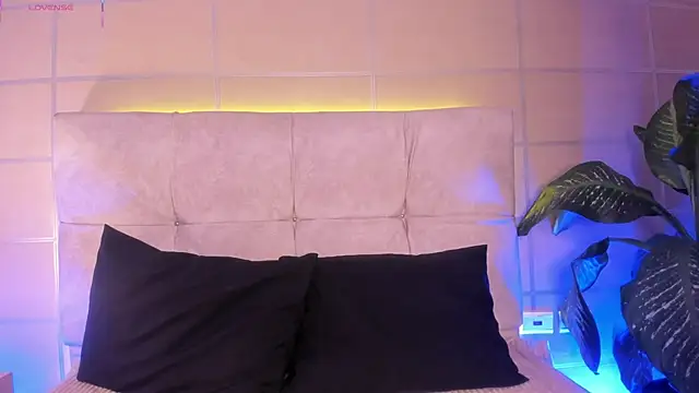 Luna Moo  online show from October 24, 2025, 4:22 am