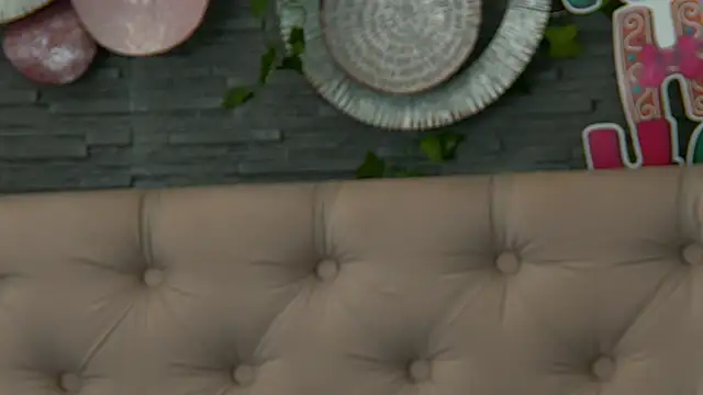 Snapshot of VannyFoxx chatting on January 6, 2026, 8:13 pm VannyFoxx online show from January 6, 2026, 8:13 pm