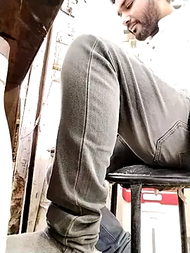 Snapshot of avi007p chatting on February 16, 2026, 10:03 am avi007p online show from February 16, 2026, 10:03 am