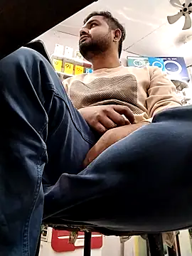 Snapshot of avi007p chatting on February 4, 2026, 12:00 pm avi007p online show from February 4, 2026, 12:00 pm