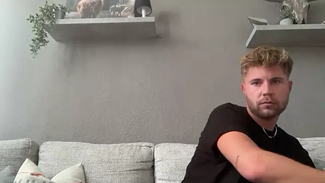 Snapshot of RioBlaze chatting on September 20, 2025, 12:54 pm RioBlaze online show from September 20, 2025, 12:54 pm