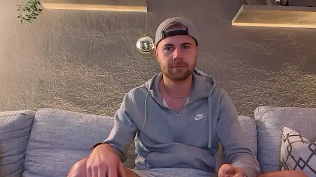 Snapshot of RioBlaze chatting on November 18, 2025, 4:43 pm RioBlaze online show from November 18, 2025, 4:43 pm