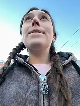 FroggyAnna online show from October 19, 2025, 12:52 pm