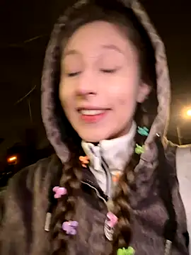 FroggyAnna online show from November 13, 2025, 4:44 pm