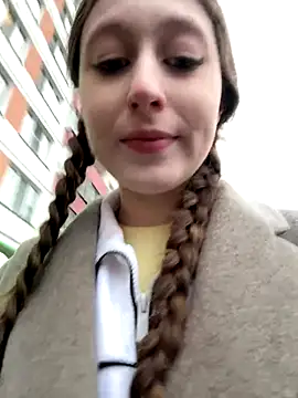 FroggyAnna online show from October 16, 2025, 2:14 pm