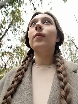 FroggyAnna online show from October 5, 2025, 2:08 pm