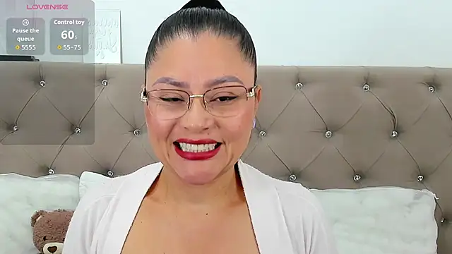 Isbettyche online show from September 30, 2025, 12:55 pm