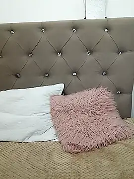 Isbettyche online show from October 16, 2025, 8:17 pm