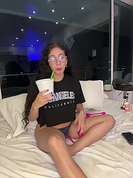 PussyLoversShow online show from November 27, 2025, 4:13 am