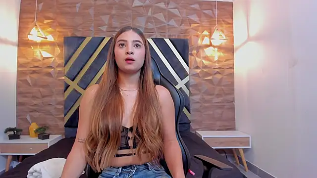 Alana cox  online show from November 7, 2025, 11:19 pm