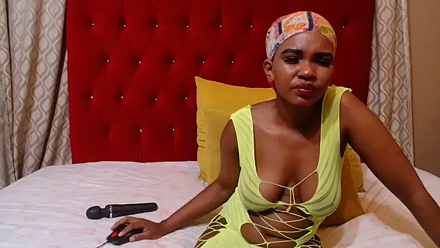 Hotsexyberry21 online show from September 18, 2025, 8:23 pm